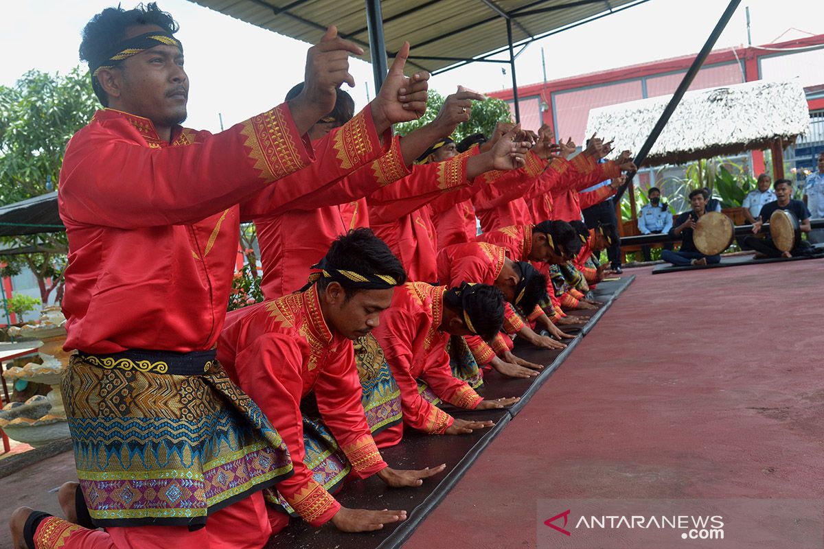 Berlatih tari saman warga binaan di Lapas Aceh