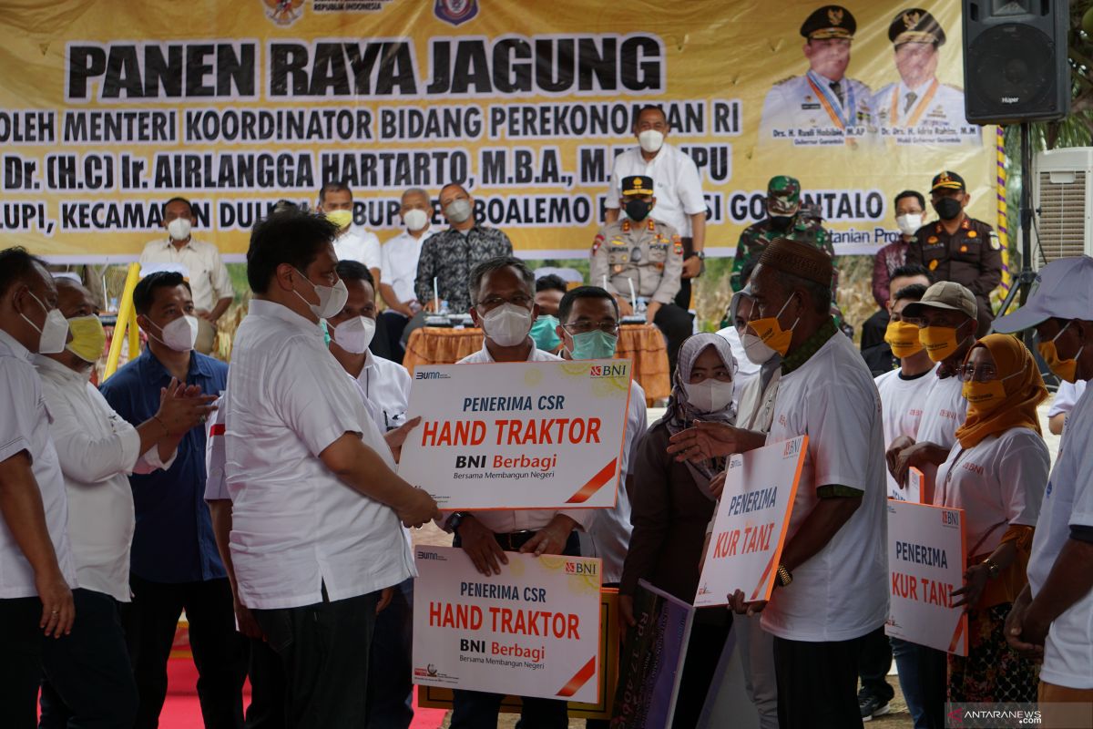 Menko Perekonomian salurkan bantuan ke petani Gorontalo