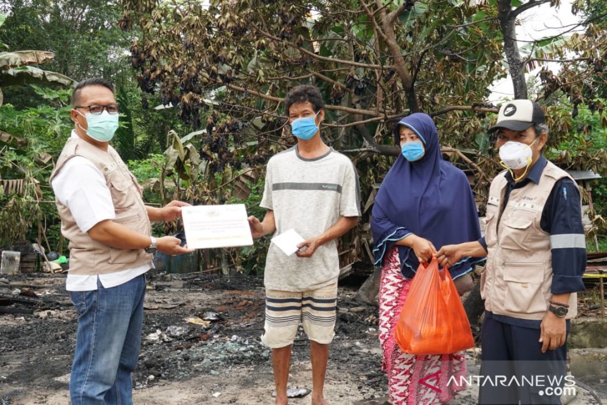 PT Timah Tbk respons cepat bantu korban rumah terbakar di Mentok