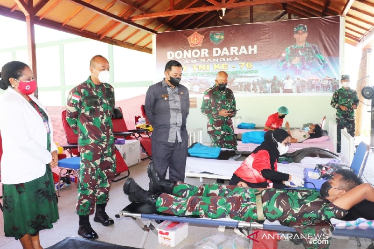 Kodam XVII/Cenderawasih gelar donor darah sambut HUT ke-76 TNI