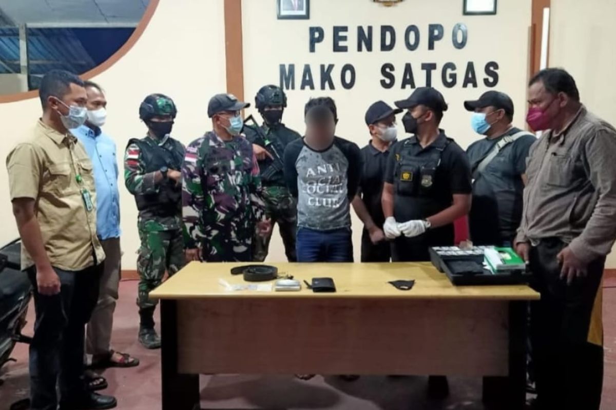 Satgas Pamtas tangkap satu pria kedapatan memiliki sabu