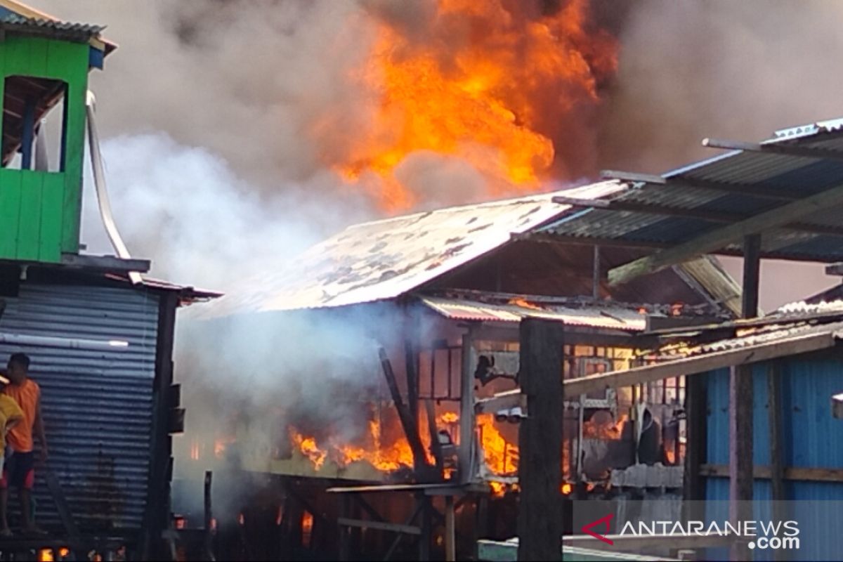 Ratusan rumah di komplek Borobudur Manokwari  terbakar