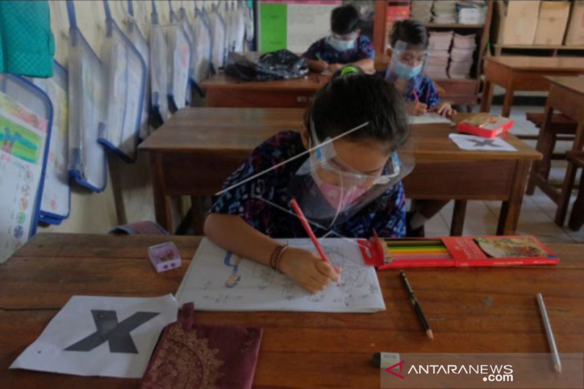 Pentingnya peran ibu sambut kembalinya siswa ke sekolah