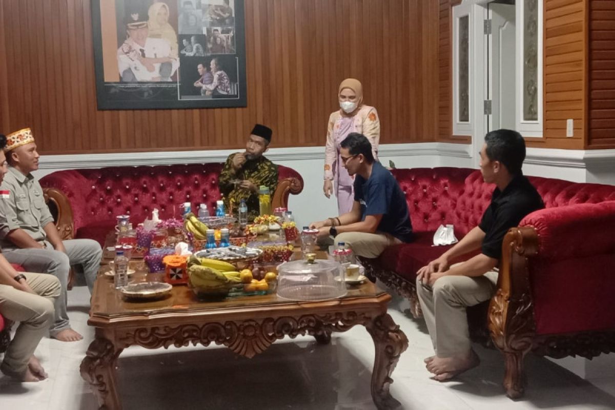 Menparekraf diskusikan pengembangan pariwisata di rumah pribadi Bupati Lampung Barat