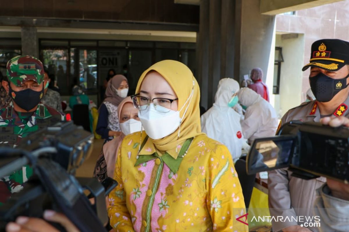 Percepatan vaksinasi dan traking di Purwakarta antisipasi terjadinya gelombang baru kasus COVID-19