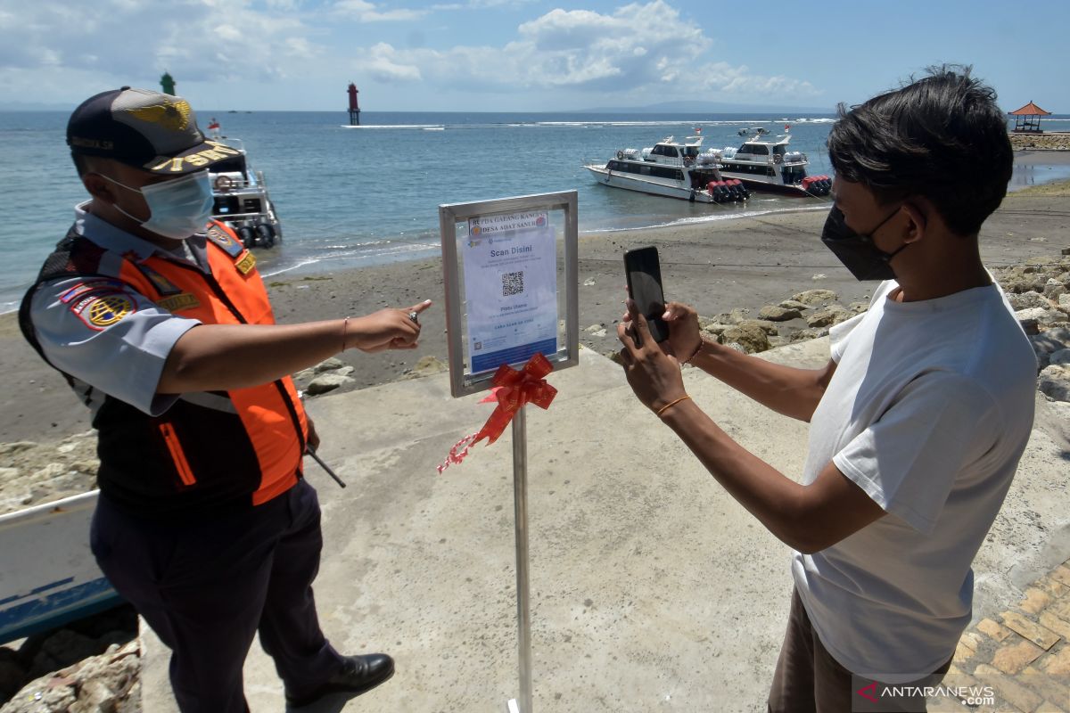 Luhut sebut terjadi penurunan penggunaan PeduliLindungi di Jawa-Bali