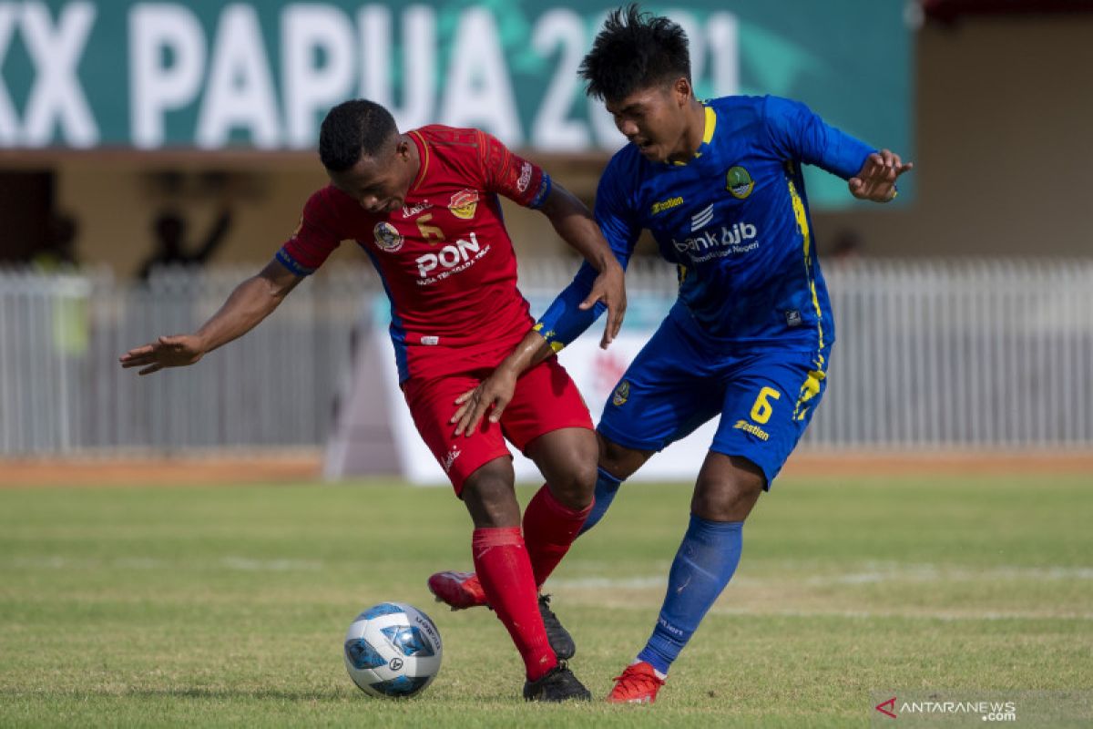 Erick Thohir tonton laga Papua vs NTT dalam sepak bola PON Papua