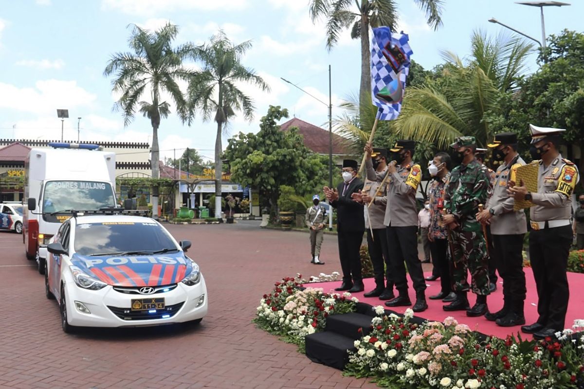 Malang Forkopimda launches drive-thru vaccination car