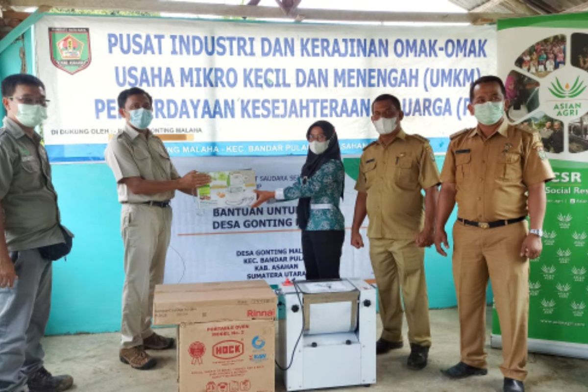 Kembangkan ekonomi lokal, Asian Agri bantu peralatan usaha bagi UMKM desa