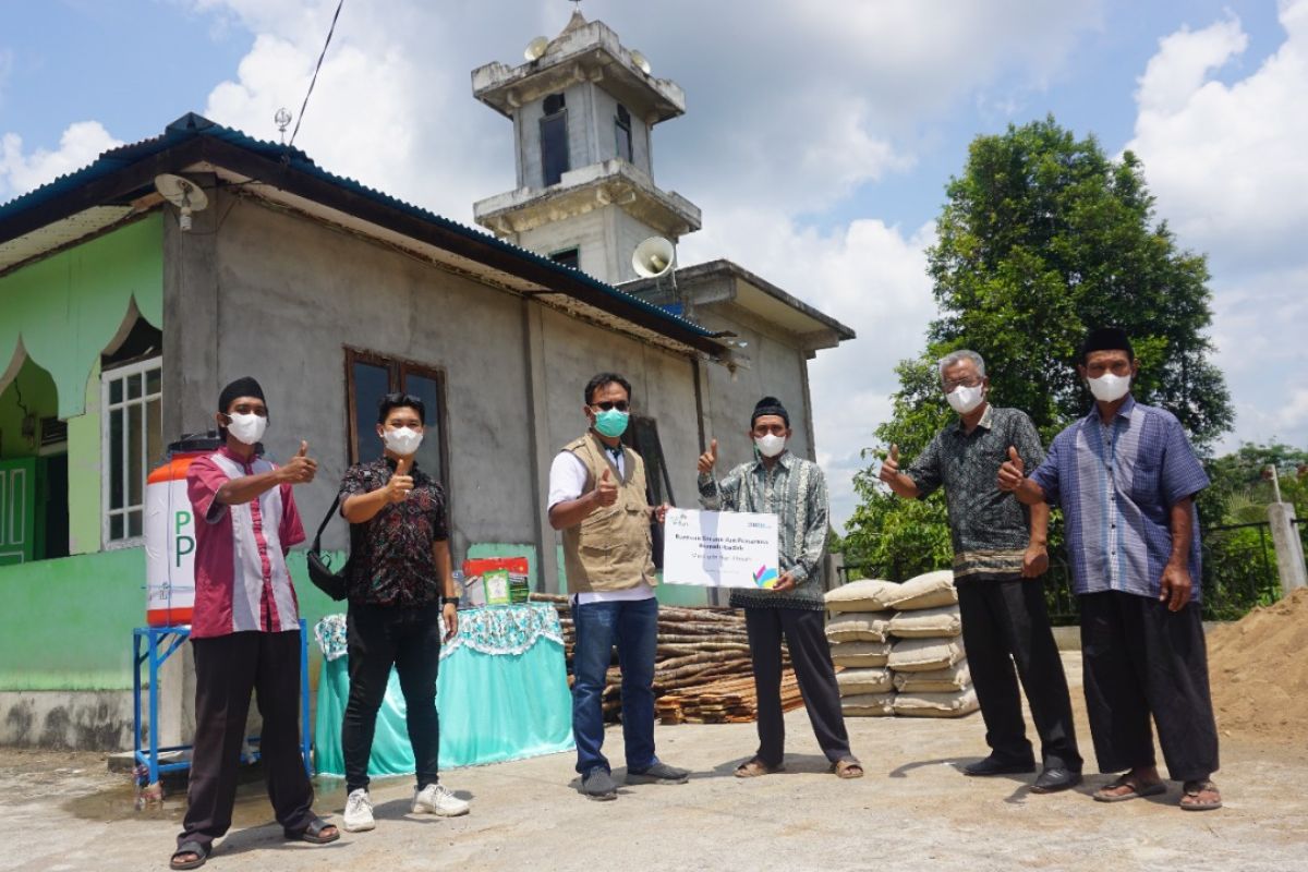 PLN salurkan bantuan CSR tiga desa di Sanggau dan Ketapang