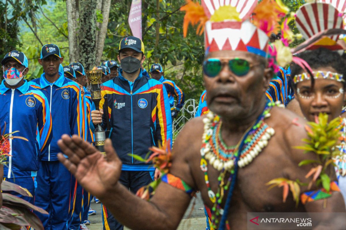 PON XX Papua :  Api, kirab, dan ihwal makna obor