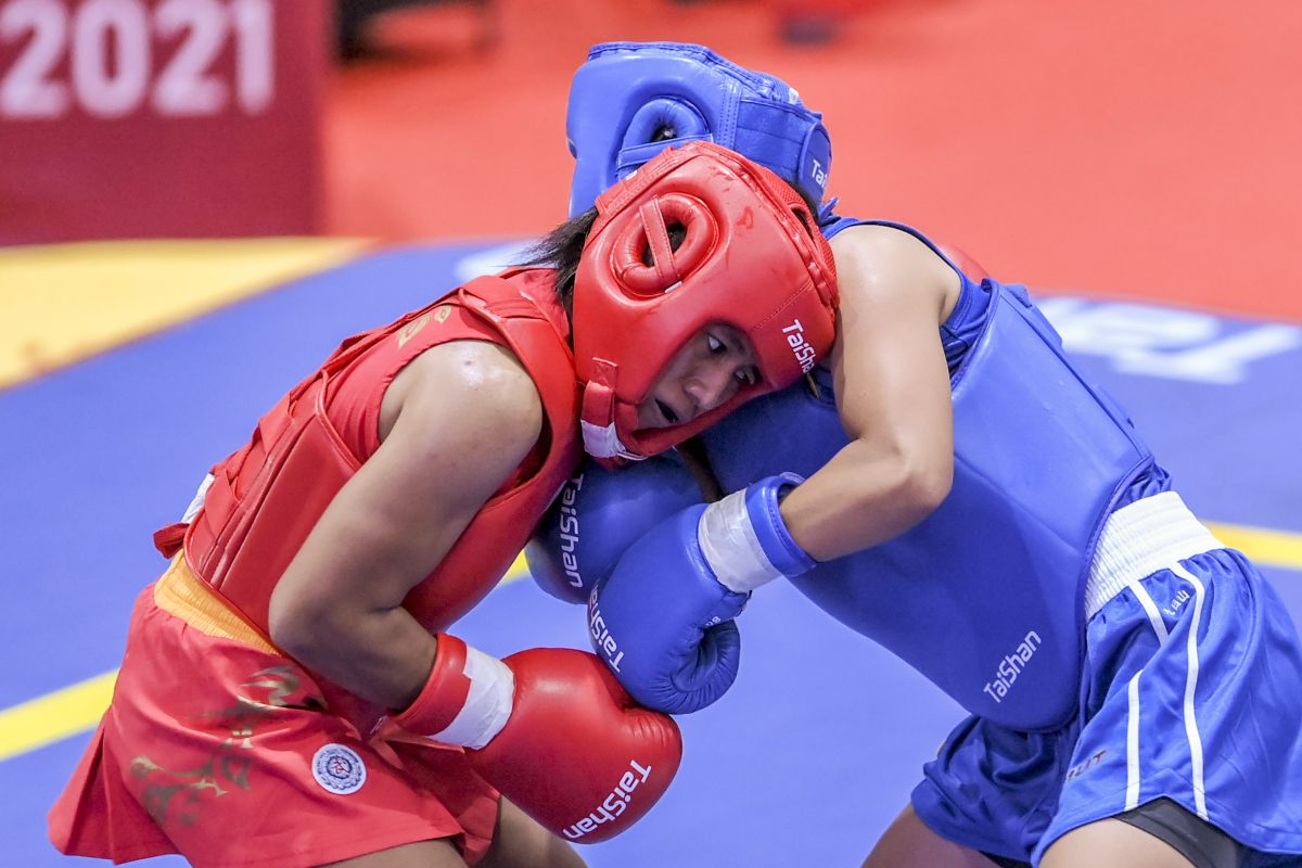 Wushu - Tharisa segel emas sanda 52 kg putri usai kalahkan tuan rumah