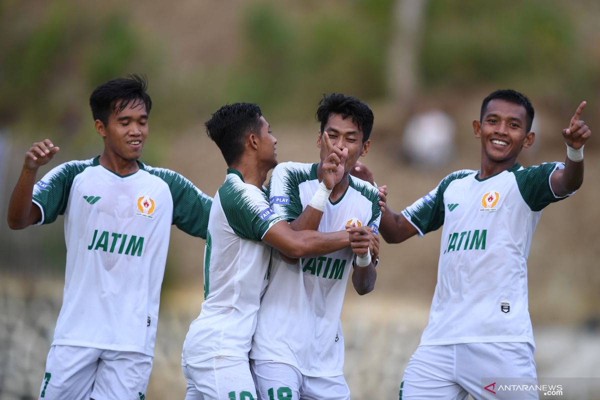 Sepak bola putra Sumut kalah 2-0 dari jatim,  tapi keduanya lolos grup PON Papua