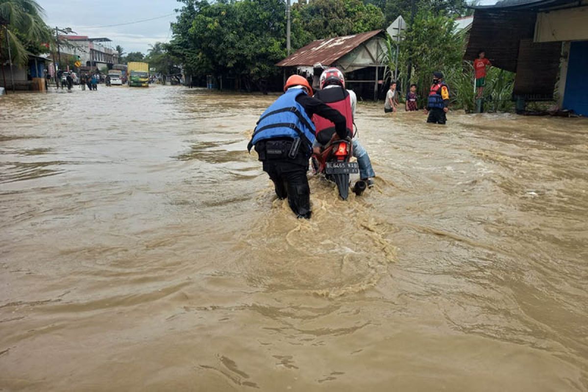 Tanggul jebol, dua kecamatan di Aceh Utara terendam banjir