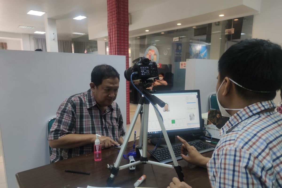 Peringati HDKD, Kanim Makassar layani pemohon paspor di hari libur