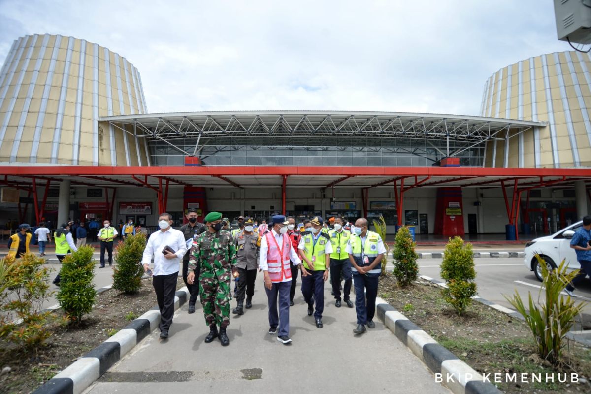 Menhub tinjau terminal baru Bandara Mopah jelang diresmikan Presiden