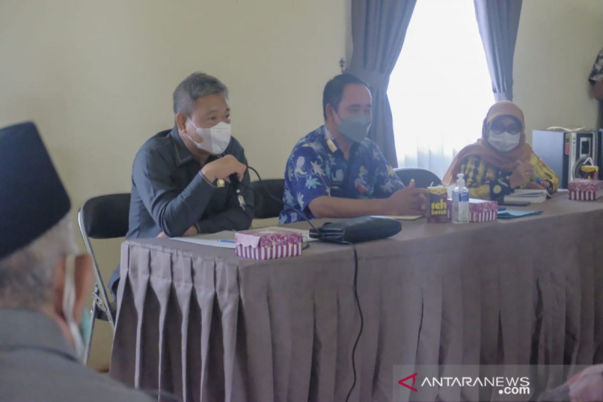 DPRD Kalsel dukung Disnakeswan Tala manfaatkan lahan ekstambang