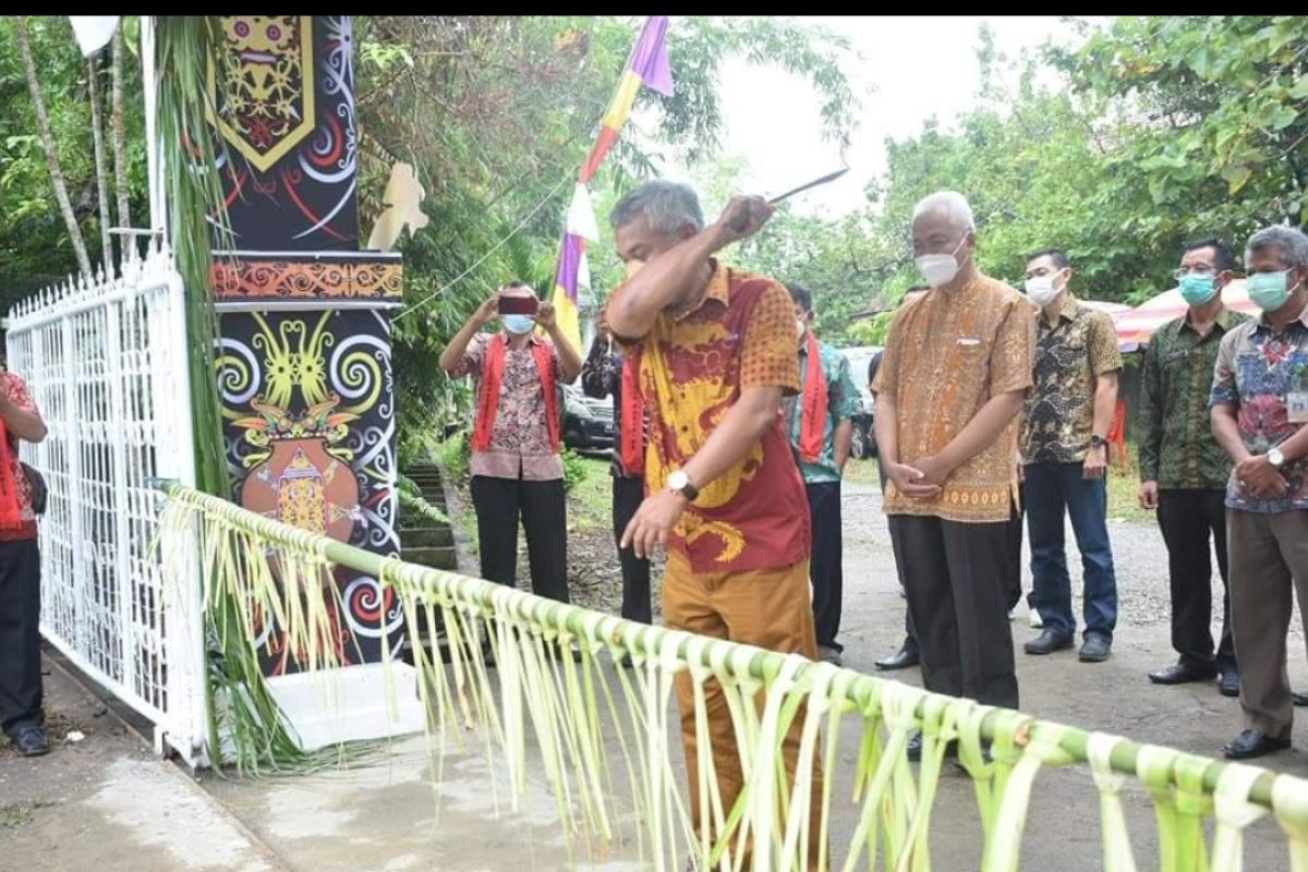 Bupati Ketapang hadiri pembukaan pameran dan perumahan jompo