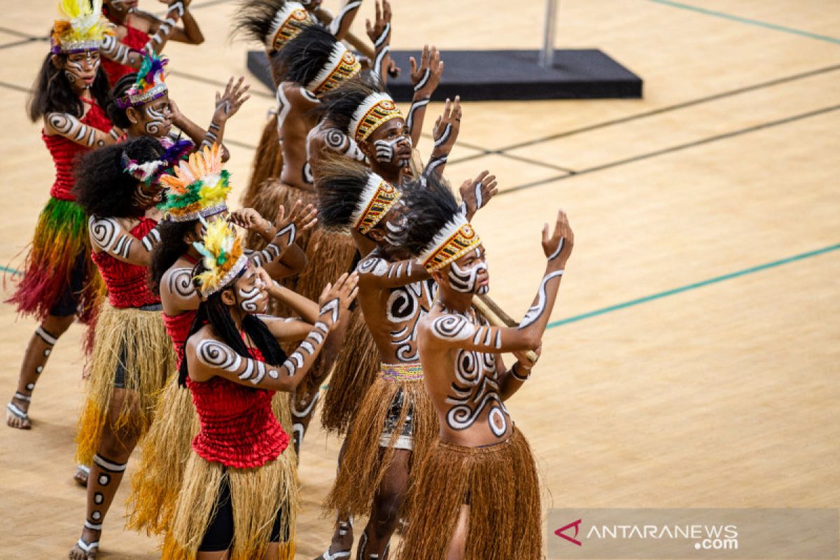 Tarian penyambutan Pangkur Sagu dalam PON XX Papua