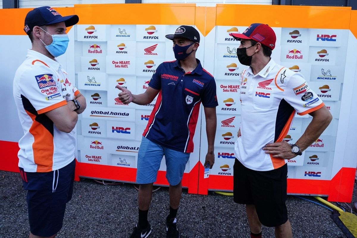 Dua pebalap MotoGP beri semangat Mario Aji