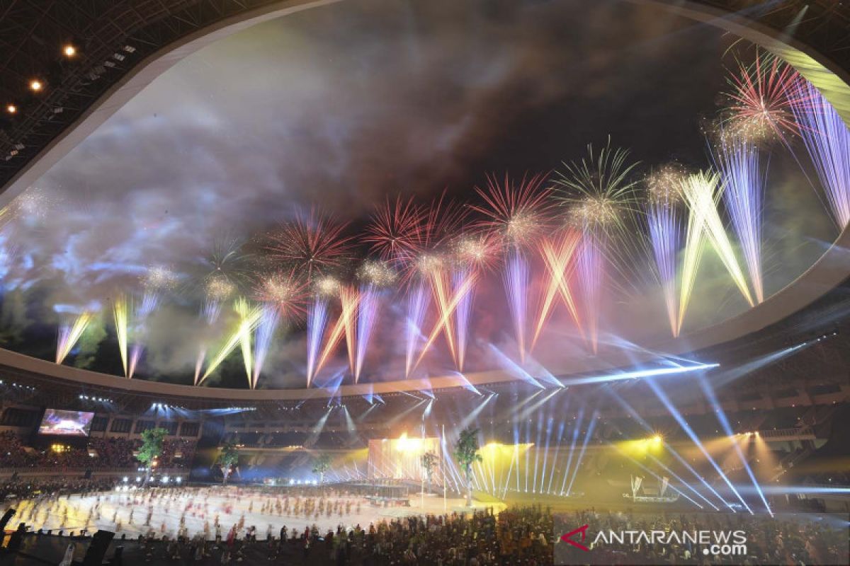 Fireworks wrap up XX  Papua PON opening ceremony