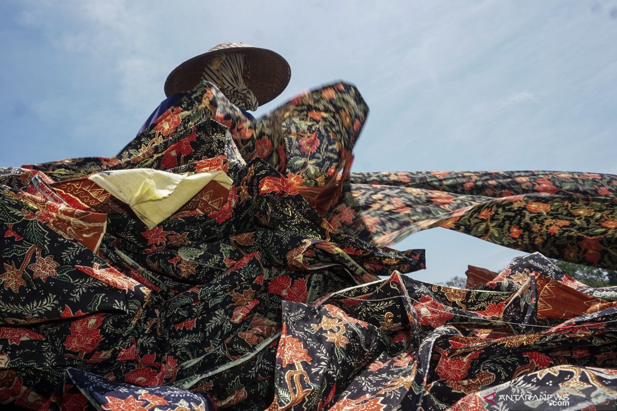 Batik a symbol of Indonesia's soft power diplomacy: Marsudi