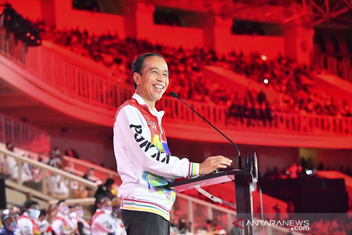 Hoaks! Jokowi menari di Papua untuk buktikan tak ada COVID-19