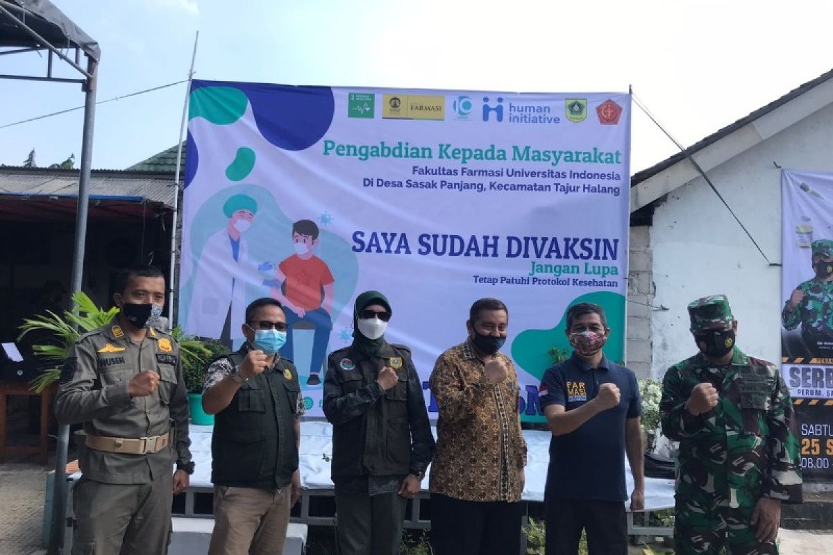 Fakultas Farmasi UI dan TNI gelar layanan vaksinasi COVID-19 di Sasakpanjang Bogor