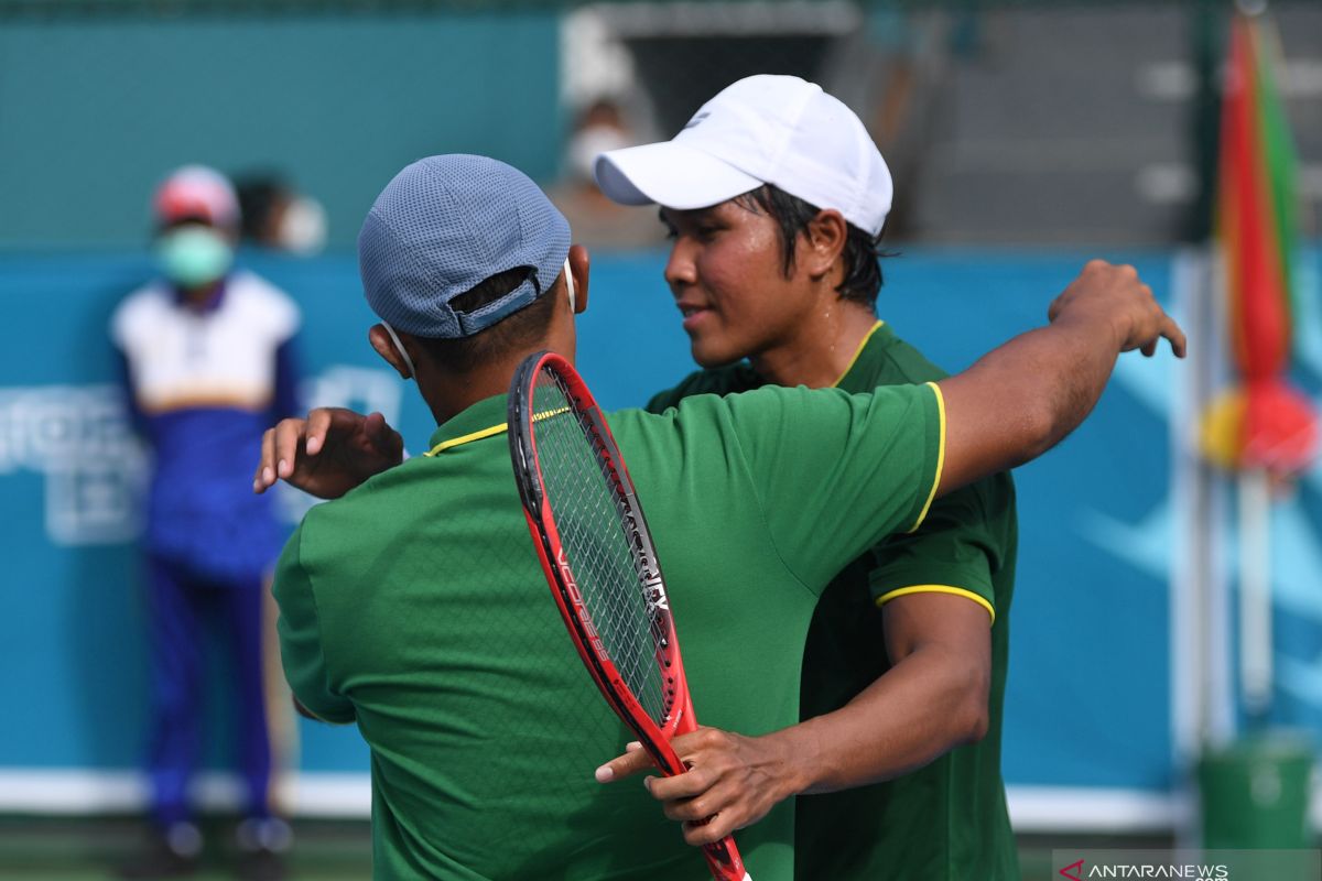 Tim tenis putra Jawa Timur bawa pulang emas