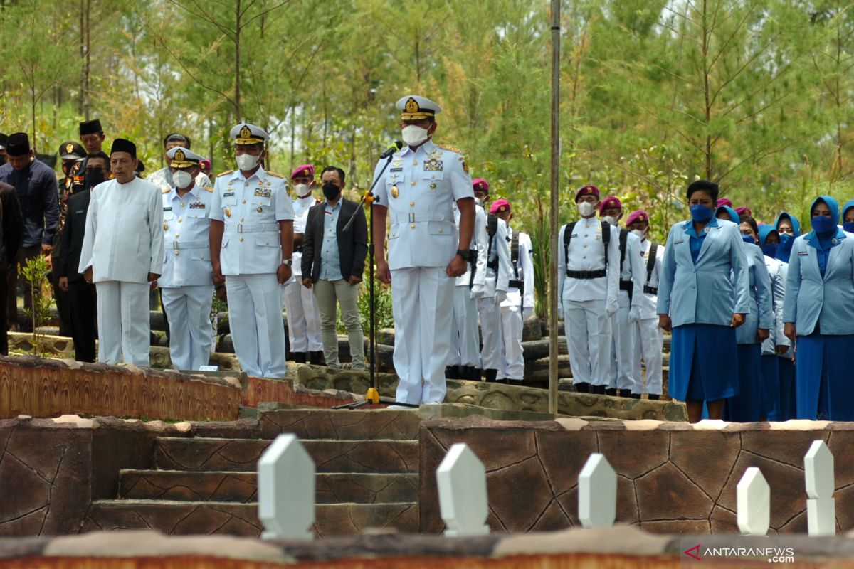 Kasal pimpin penghormatan pejuang Angkatan Laut RI di TMP Kalibakung