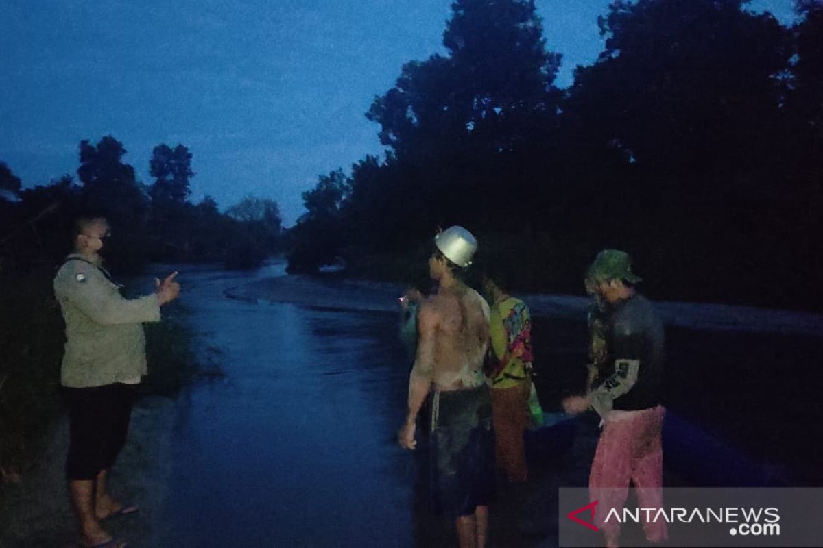 Polres Bangka Barat hentikan aktivitas tambang liar di Jembatan Mayang