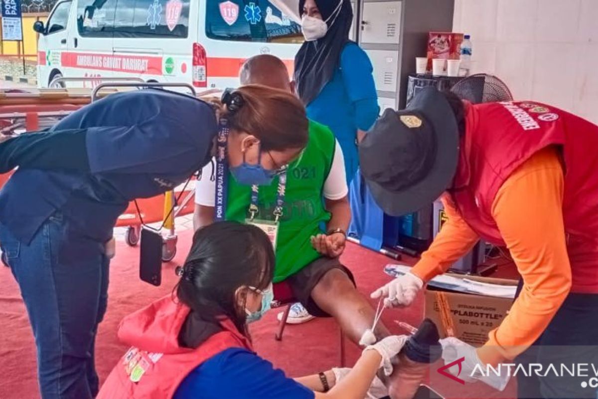 PON Papua - Masker menjadi syarat layanan kesehatan posko medis arena Panjat Tebing