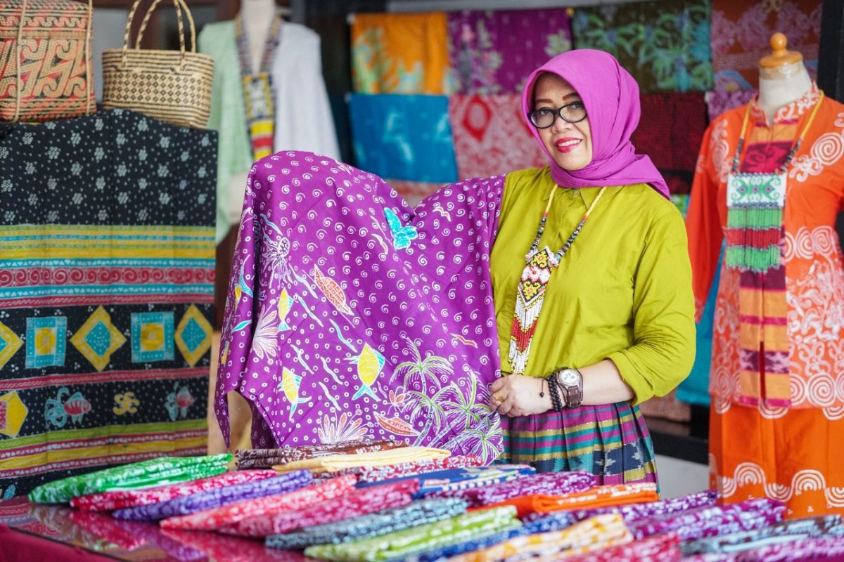 Pupuk Kaltim tingkatkan daya saing batik lokal melalui pembinaan SNI