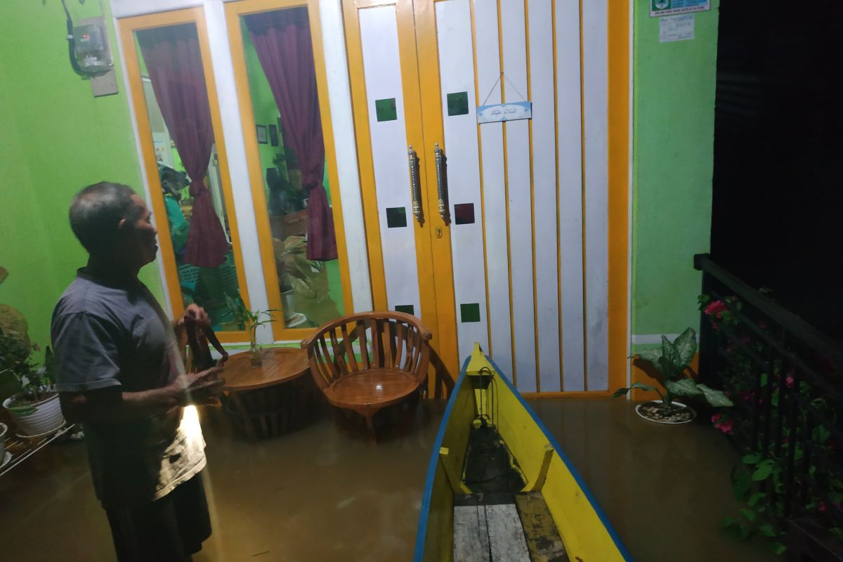 Banjir rendam rumah warga dan akses jalan terputus di Kapuas Hulu