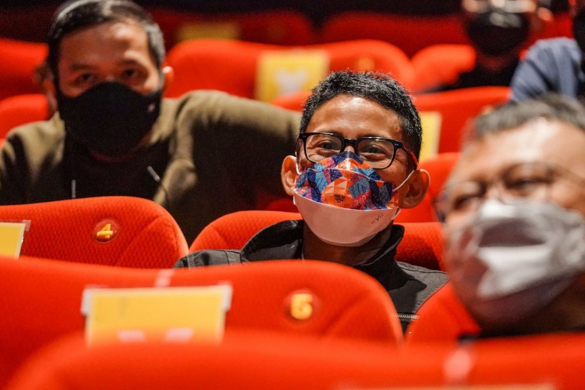 Uji coba pembukaan bioskop gerakkan industri film sebut Sandiaga