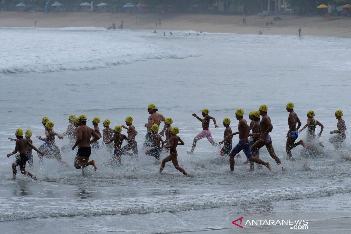 Bangkitkan pariwisata, WNA ikuti "Bali Ocean Swim" di Pantai Kuta