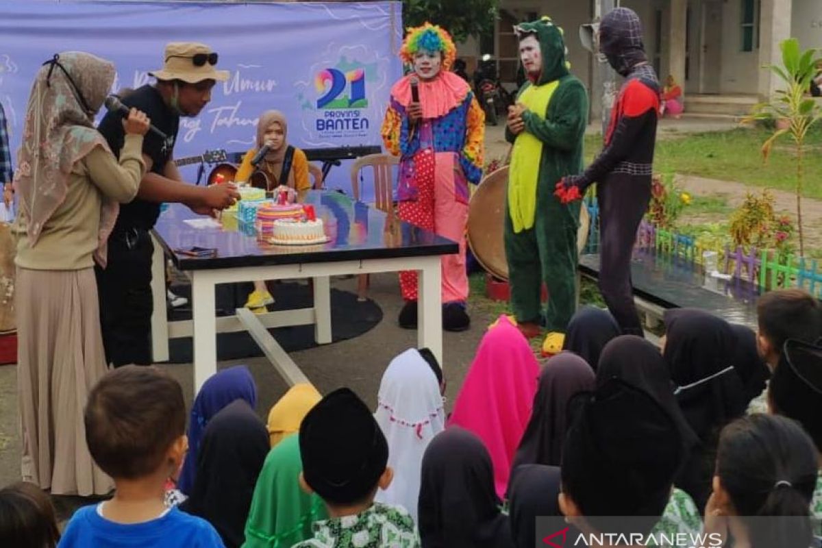 Fino badut gelar kegiatan bersama di Wisata Literasi Lingkungan Pekijing