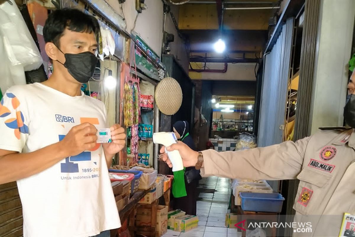Pedagang Pasar Cipete Utara diwajibkan tunjukkan sertifikat vaksin