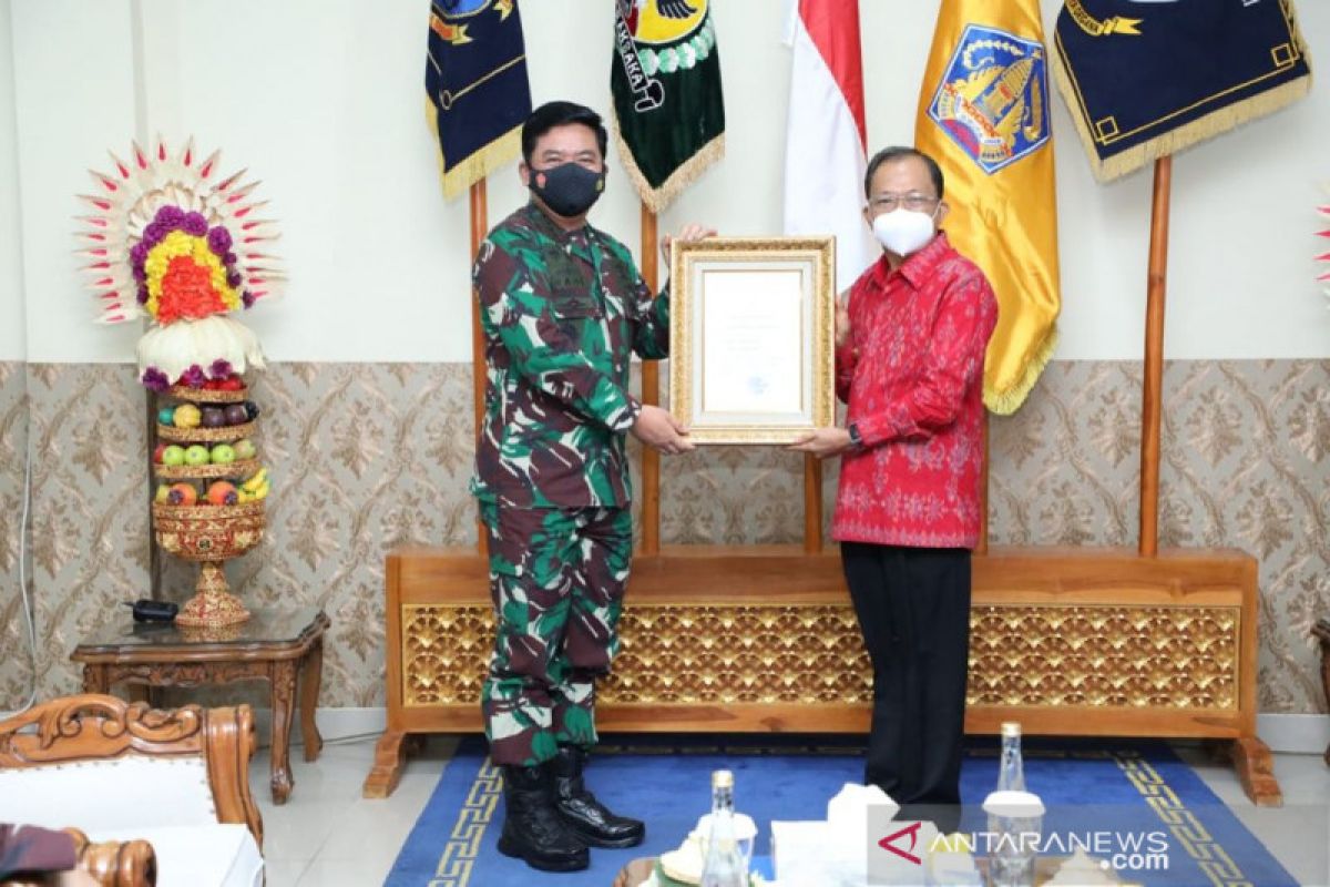 Military chief awards Bali Governor for PPKM success