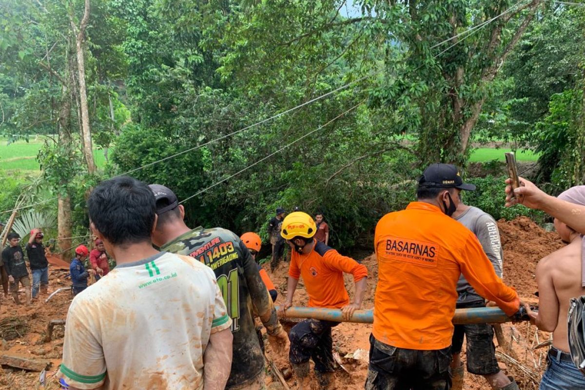 Empat orang meninggal akibat banjir bandang-longsor di Luwu