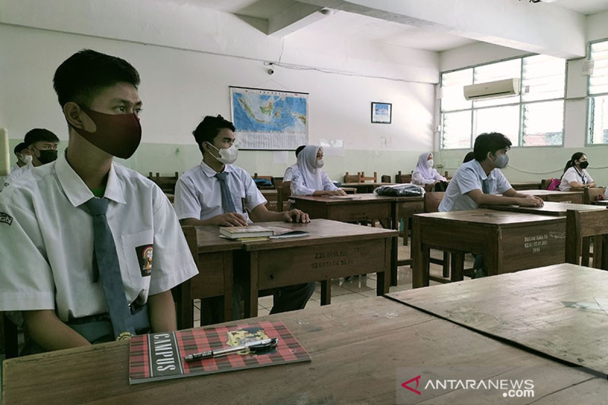 Seluruh sekolah di Jakarta Barat berlakukan PTM 50 persen