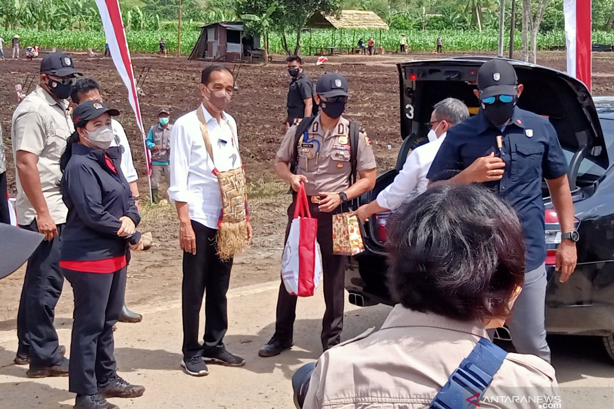 Presiden Jokowi apresiasi semangat warga Sorong mengikuti vaksinasi maritim