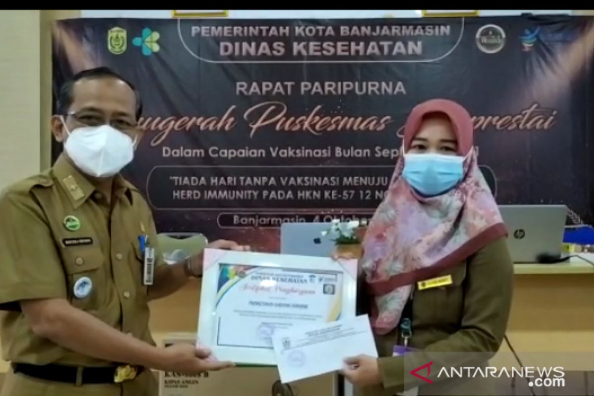 Sepuluh Puskesmas di Banjarmasin raih penghargaan karena capaian tinggi vaksinasi