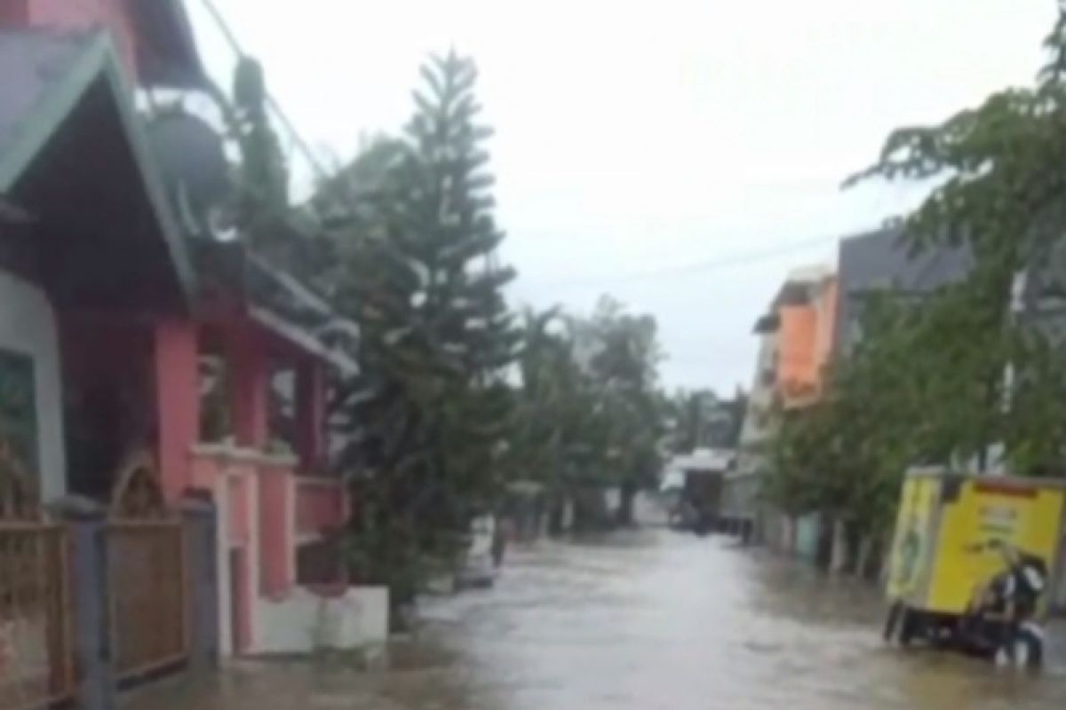 Banjir rendam pemukiman warga Mamuju