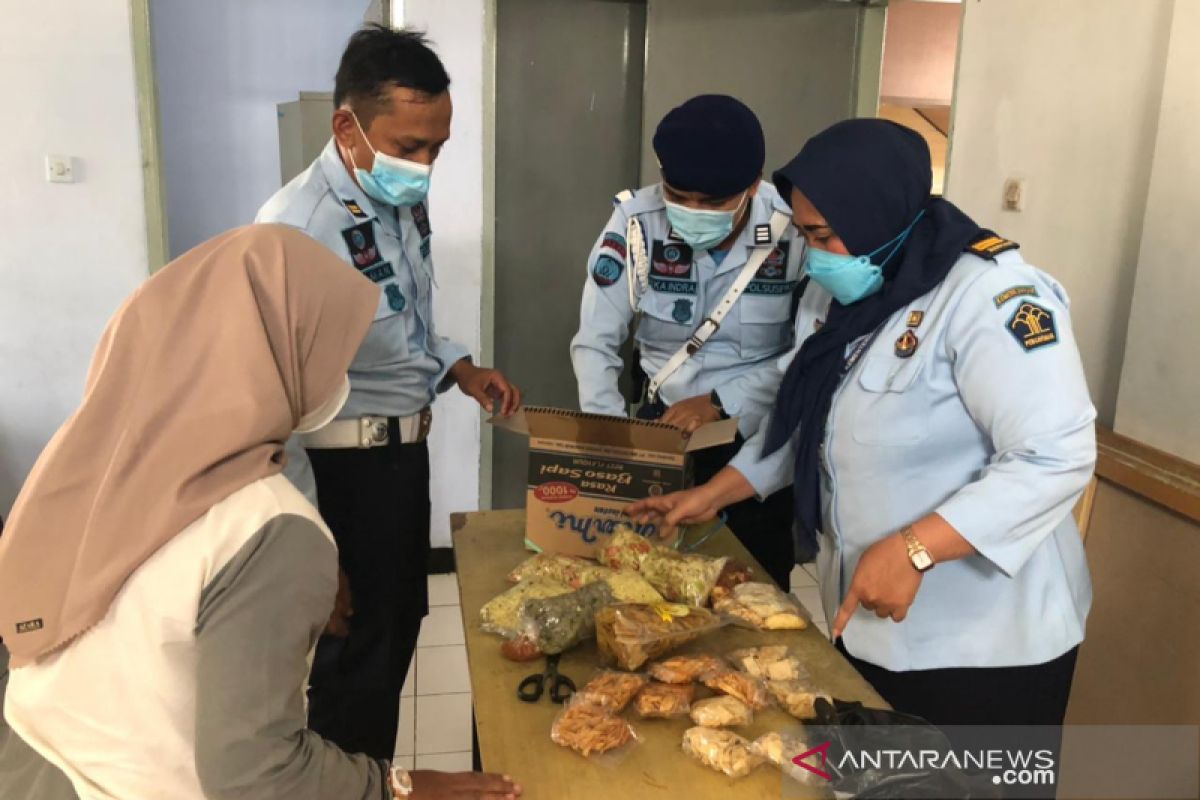 Modus baru penyeludupan sabu -sabu dalam tulang ayam di ungkap petugas lapas