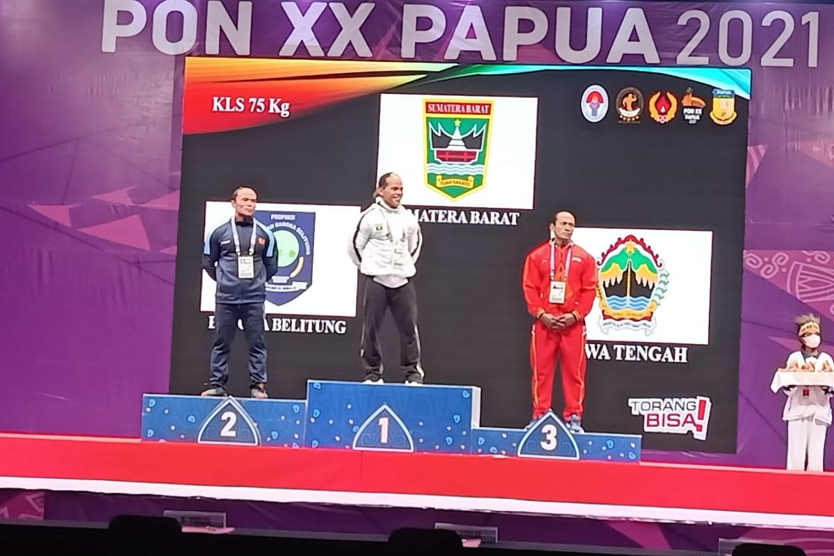 Binaragawan Sumbar Iwan Samuray hattrick medali emas di tiga PON