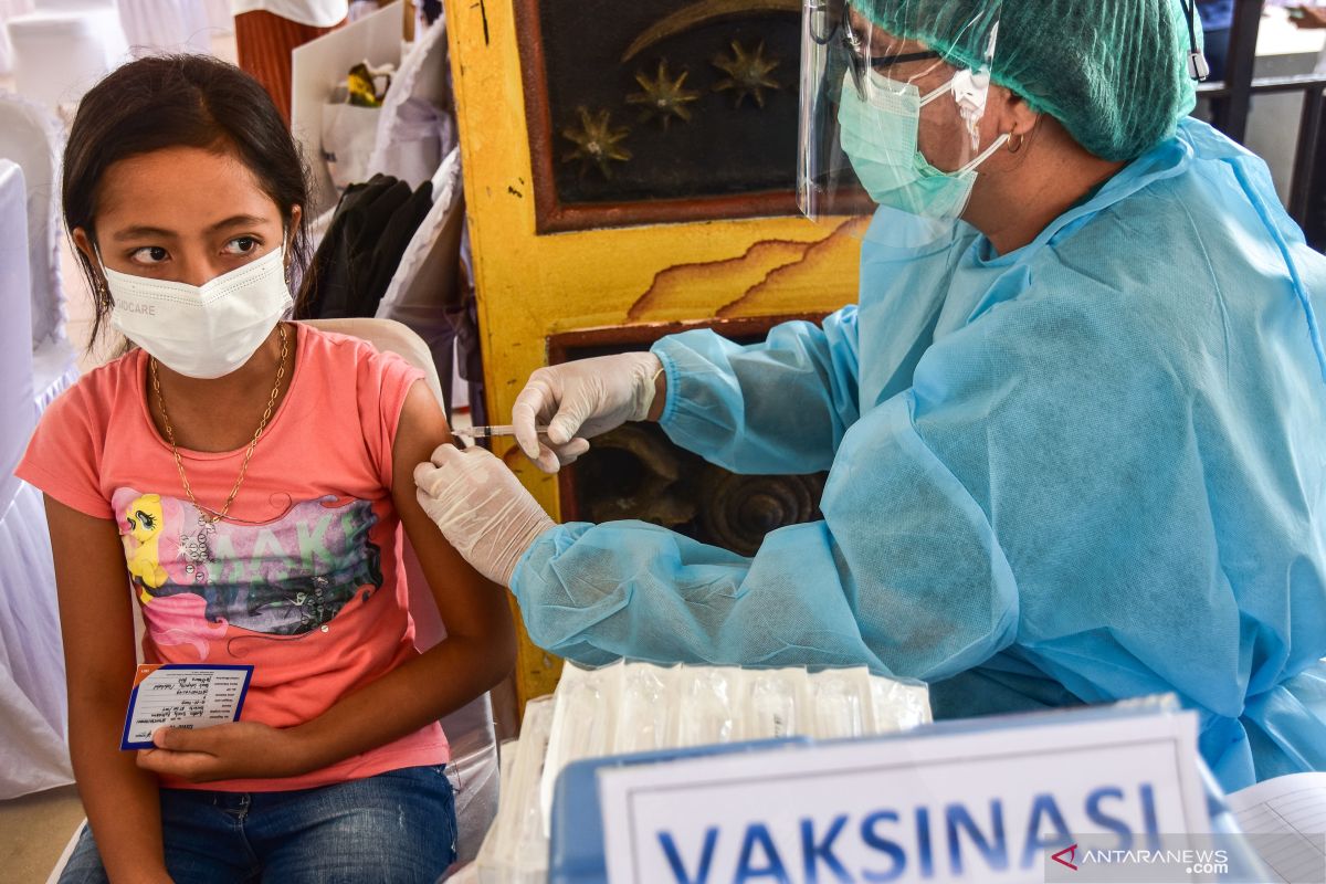 Dinkes: Capaian vaksinasi di Ambon 72,2 persen, perangi COVID - 19