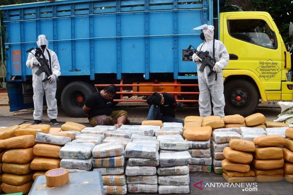 Polisi tangkap truk berisi 279 kilogram ganja siap edar