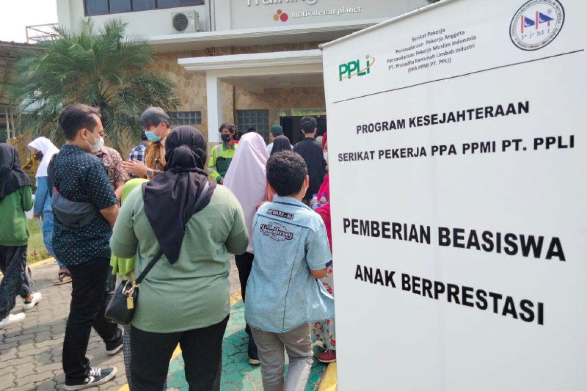 PPLI berikan beasiswa untuk siswa berprestasi