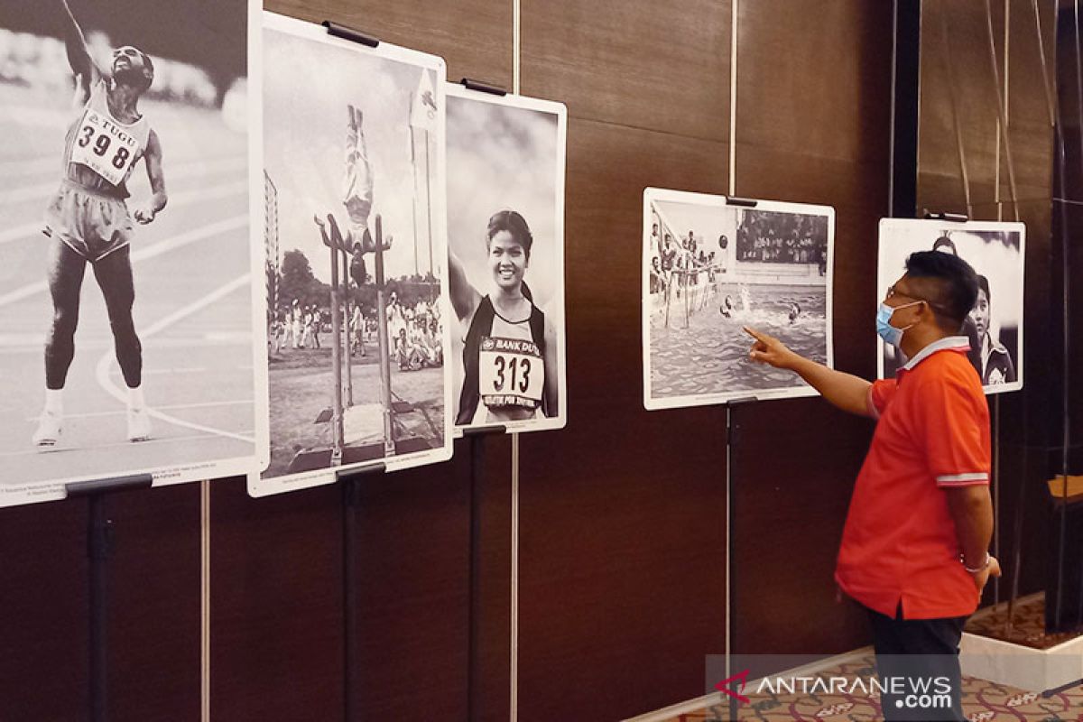 Foto lawas PON jadi daya tarik di media center Jayapura